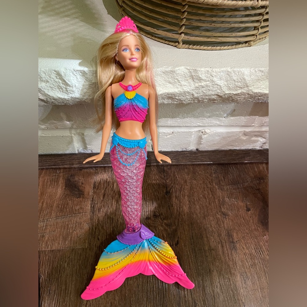 Barbie Rainbow Lights Mermaid Doll W/ Light Up Tail